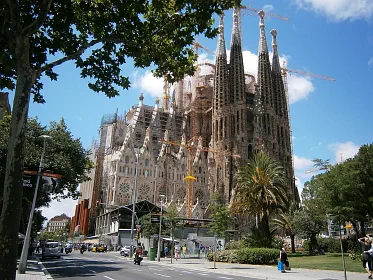 Basílica de la Sagrada Familia, mid range solo barcelona 3 days trip